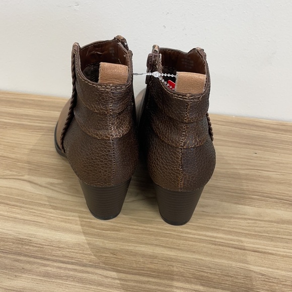 Earth Boots - Picture 3 of 3